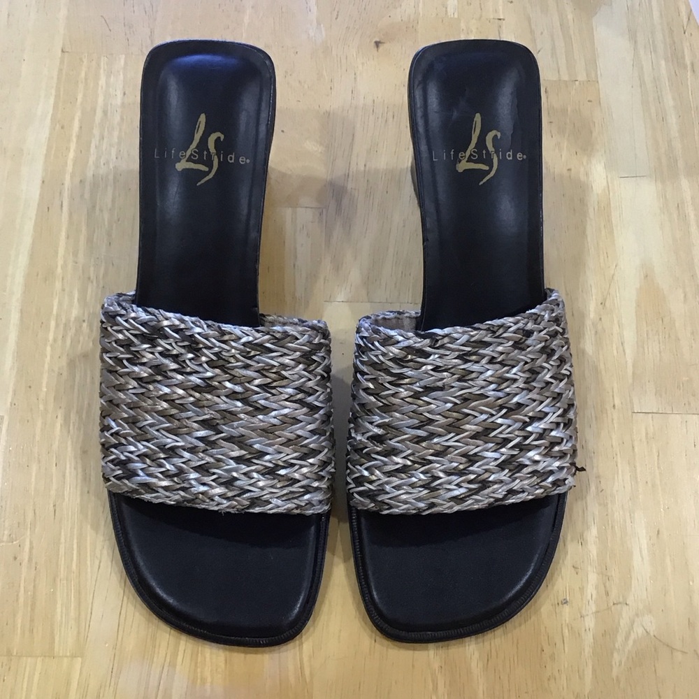 Life Stride Women's Black and Tan Woven Sandals